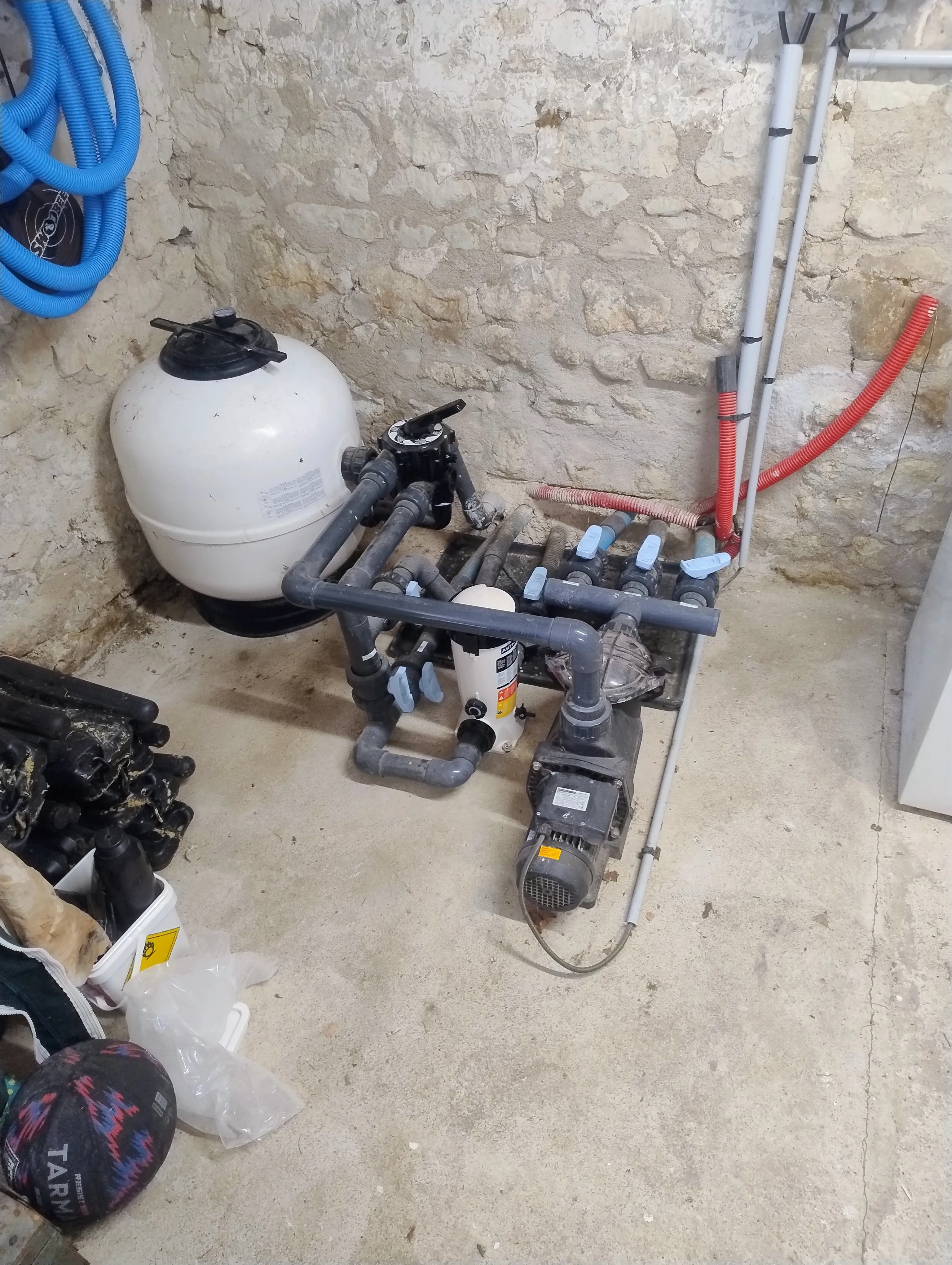 Local technique filtration piscine