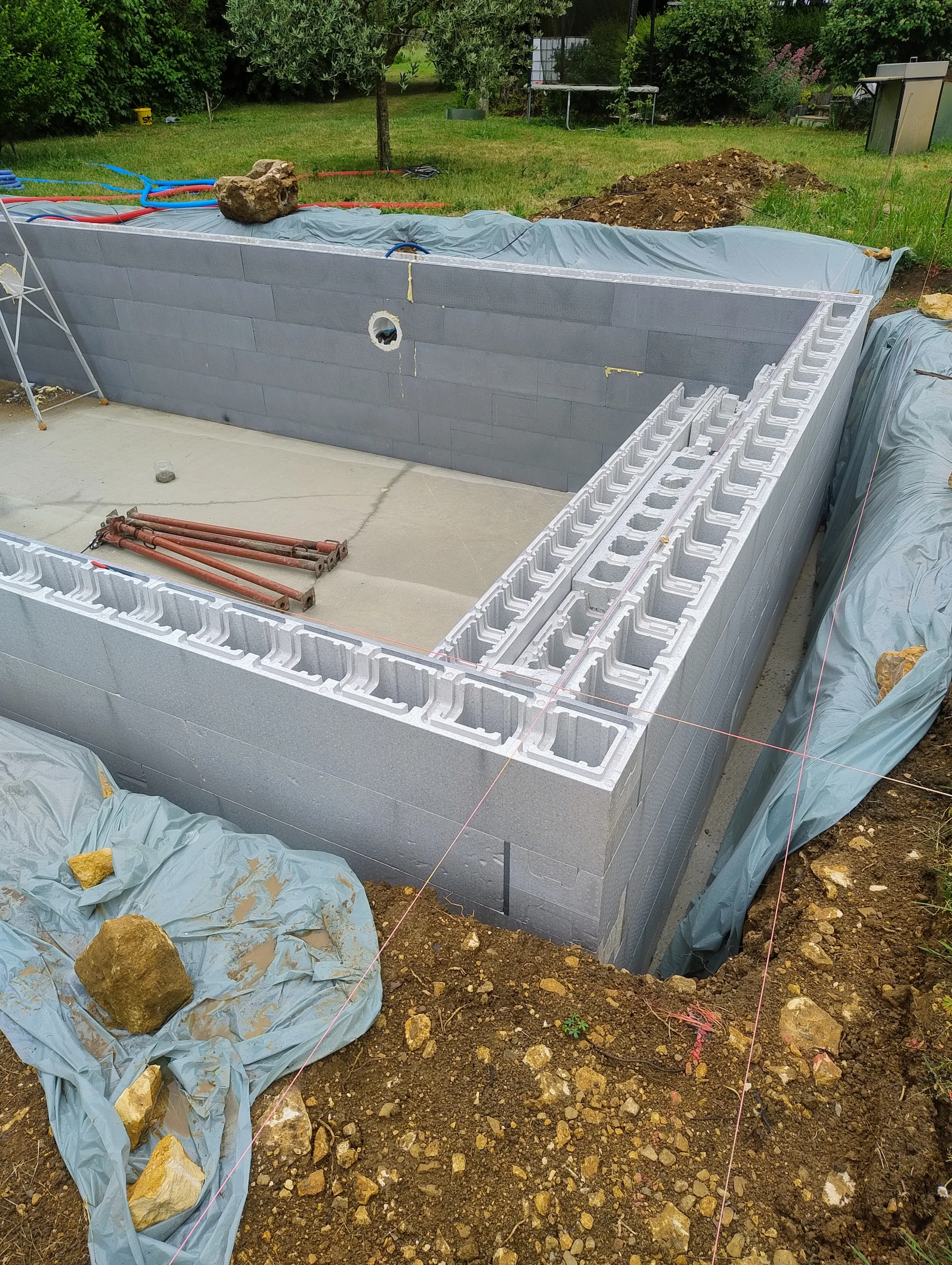 Construction piscine – pose des parois